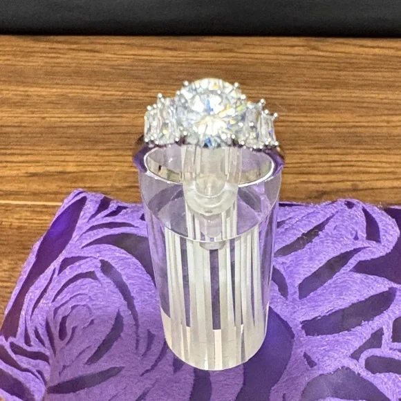 New Elegant Silver Tone Ring with Clear Stones - Picture 5 of 7